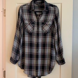 Express Women’s pink & black Plaid button-up S